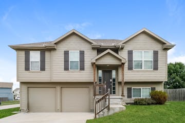 9810 220th Street Peculiar, MO 64078